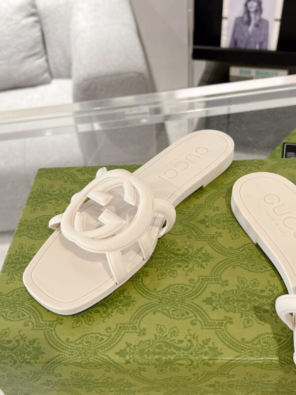 Gucci Women’s Interlocking G Slippers – Summer 2025 - Image 2