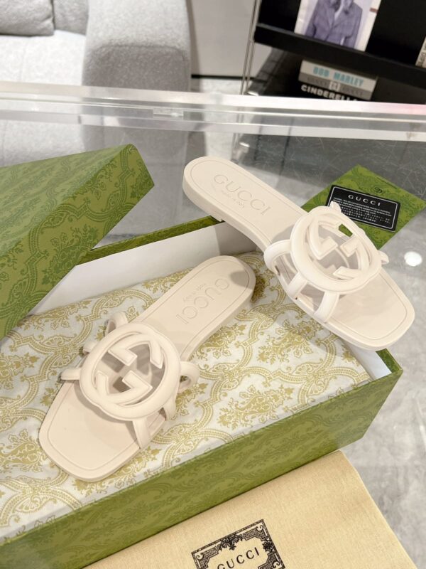 Gucci Women’s Interlocking G Slippers – Summer 2025 - Image 3