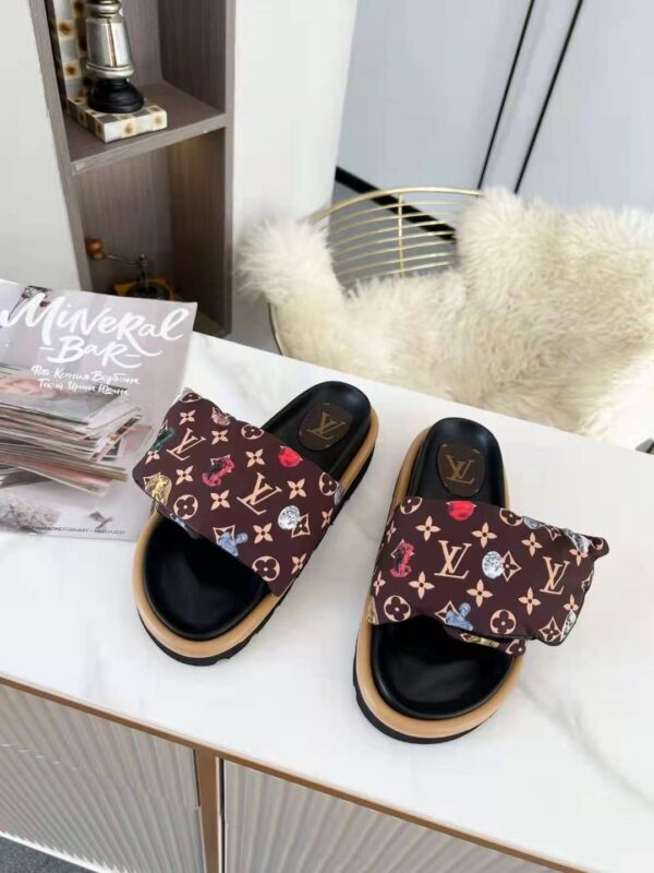 Louis Vuitton slippers