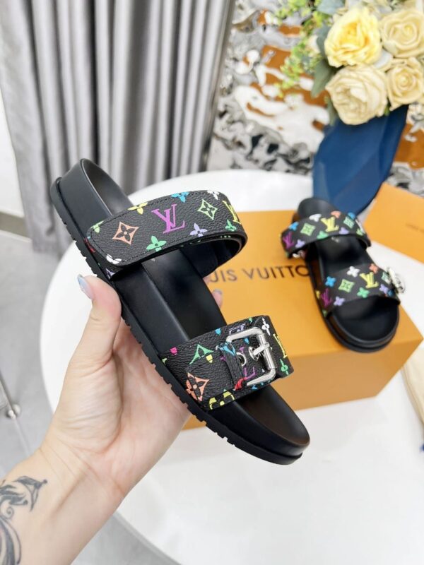 Louis_Vuitton_slippers