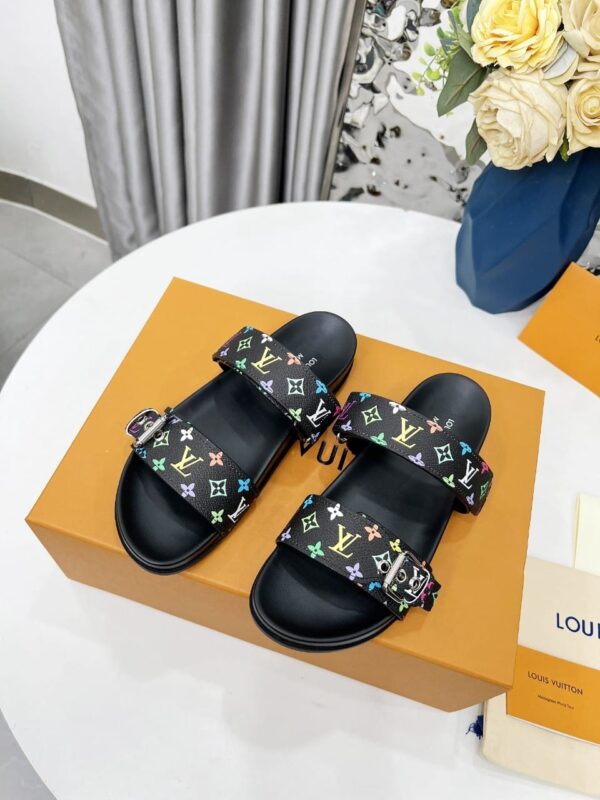 Louis_Vuitton_slippers